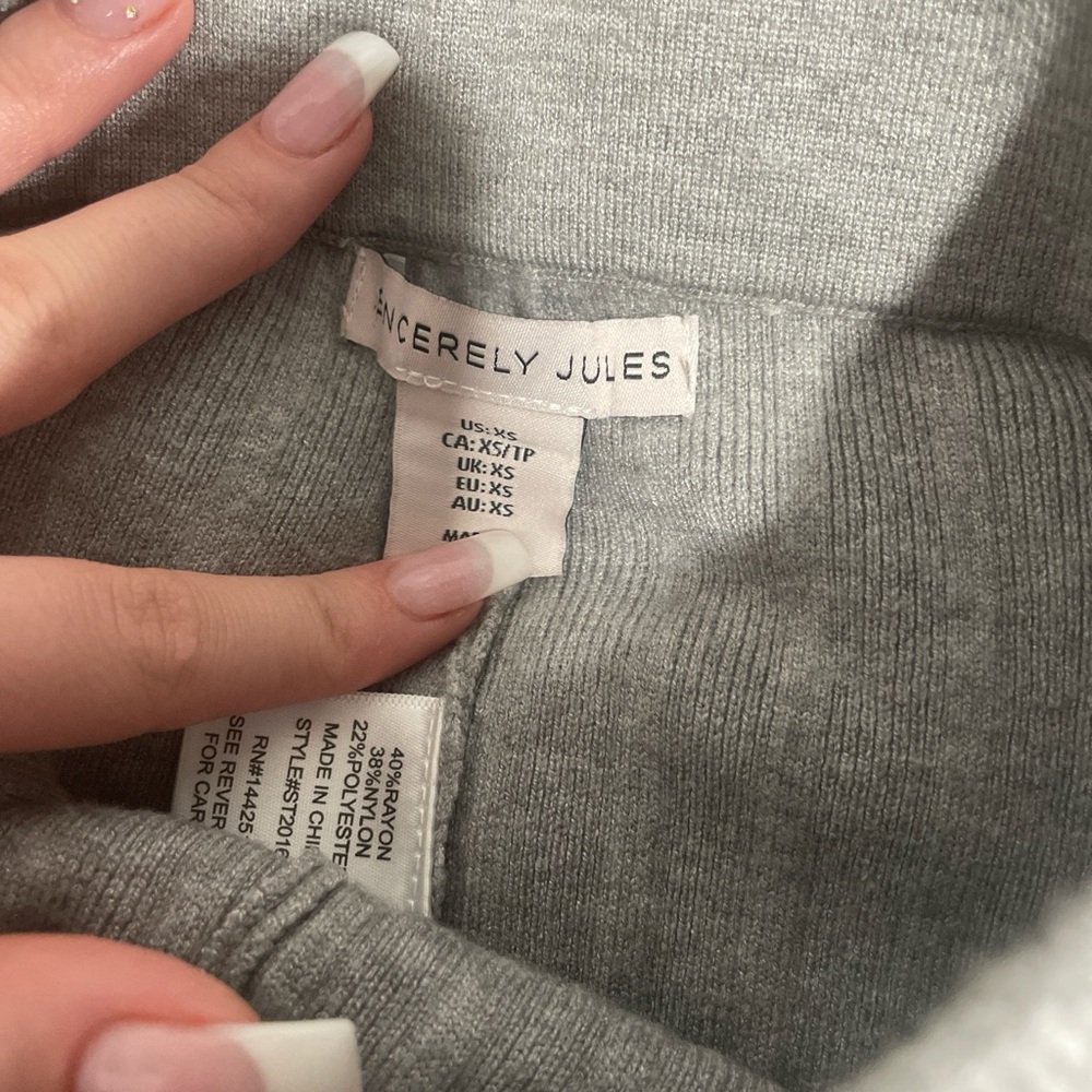 Gray Ribbed Knit Wide-Leg Pants - Picture 2 of 2